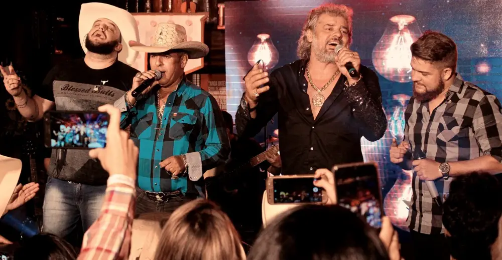 Cadu & Diego em show com convidados especiais